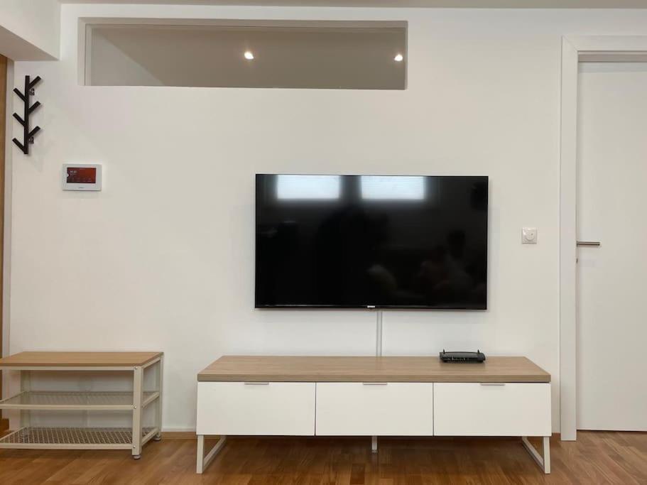 1,5-Zimmer, Top Ausgestattet, 4 Pers, Souterrain Флинтсбах Экстерьер фото